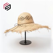 Шапка з рафії гачком