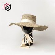 Літні солом'яні капелюшки для жінок